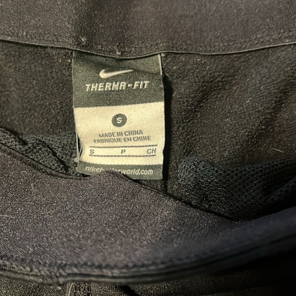 Women’s Nike black ThermaFit training pants - Picture 4 of 6